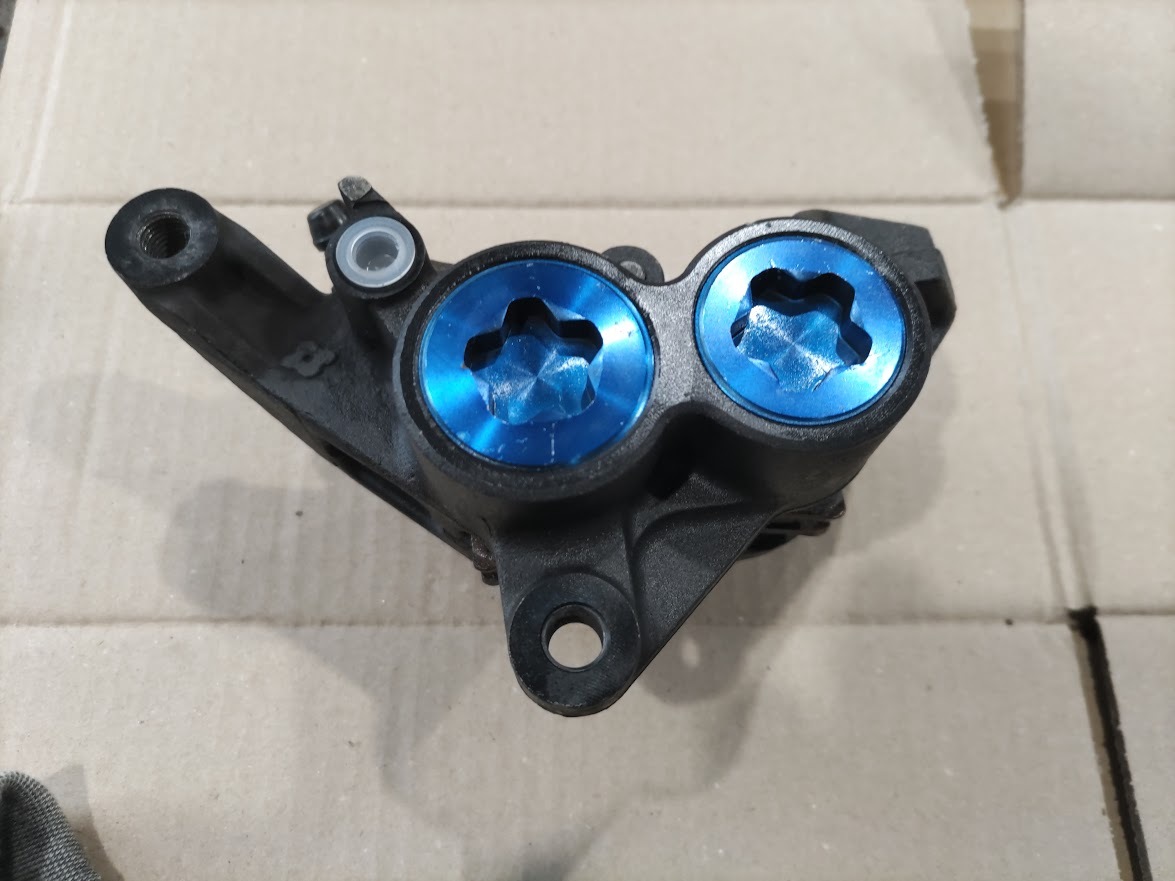 ヤマハ　MOS　キャリパー　左側(cè)のみ　スミトモ　SUMITOMO　MT　FZ　XJR　YZF