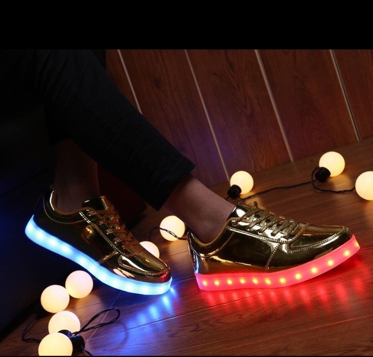 7色に光る☆LED ライトアップスニーカー メタリック ダンス 【ゴールド 18.5cm】夜間 交通事故防止 反射材 ジョギング 自転車(chē)