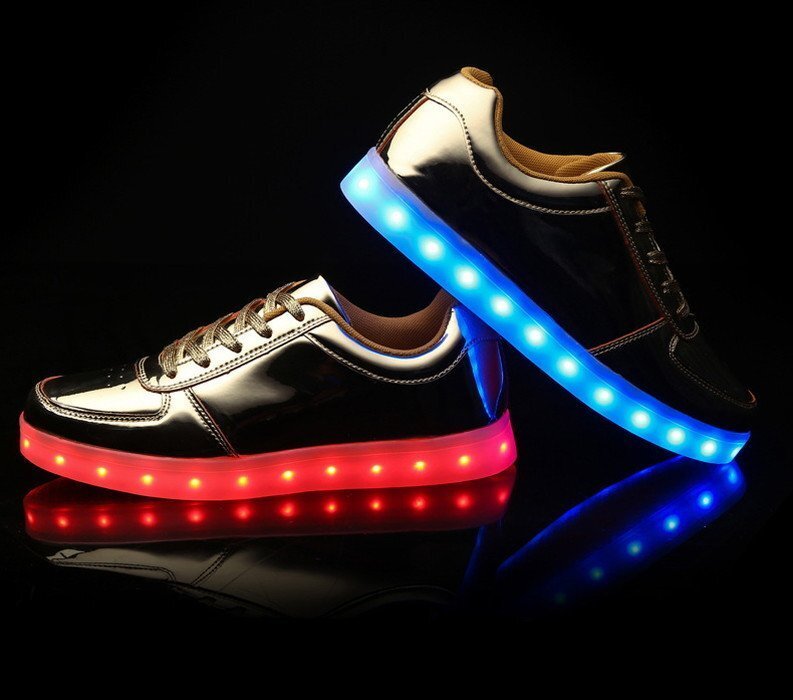 7色に光る☆LED ライトアップスニーカー メタリック ダンス 【ゴールド 18.5cm】夜間 交通事故防止 反射材 ジョギング 自転車(chē)