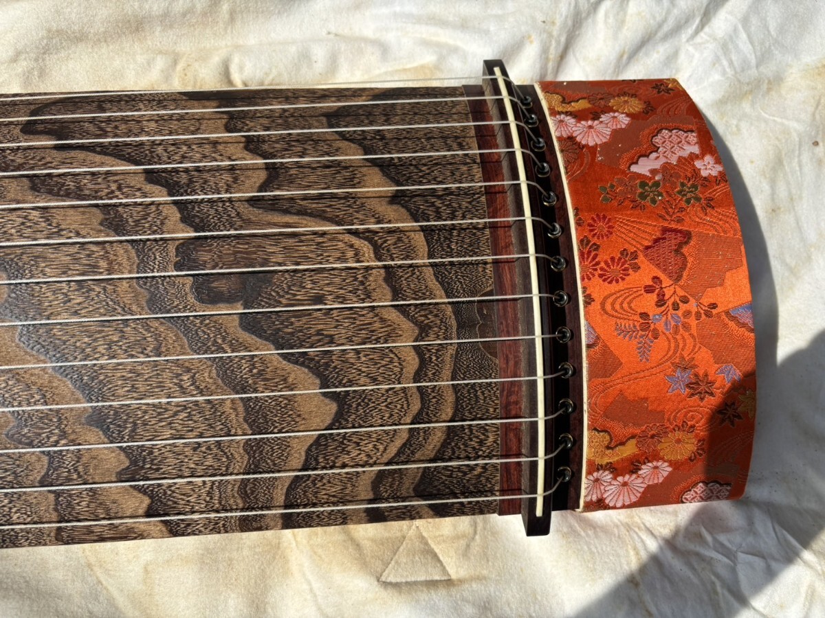 琴 くり甲 綾杉彫 箏 和楽器 刳甲 金 蒔絵 光山 花押 琴 くり甲 綾杉彫 箏 和楽器 刳甲 金 蒔絵 光山 花押