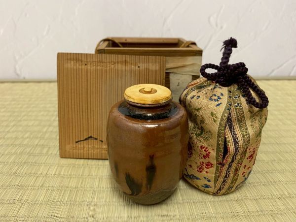 Mn3285 江戸時(shí)代　古瀬戸肩沖茶入 　江戸千家流孤峰不白花押書(shū)付　時(shí)代箱 茶道具