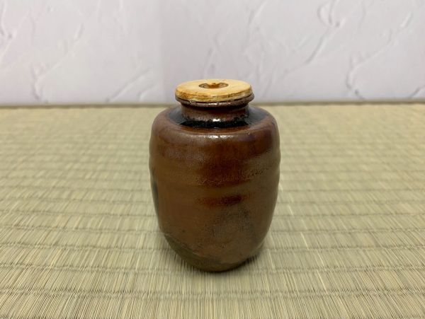 Mn3285 江戸時(shí)代　古瀬戸肩沖茶入 　江戸千家流孤峰不白花押書(shū)付　時(shí)代箱 茶道具