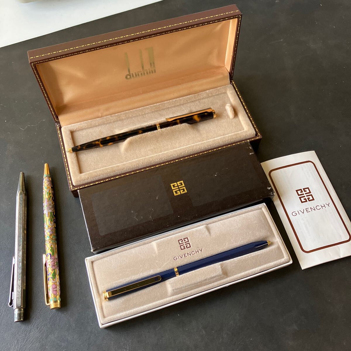 dunhill GIVENCHY и т.п. шариковая ручка 4 пункт совместно с футляром есть прекрасный товар есть письменные принадлежности *7
