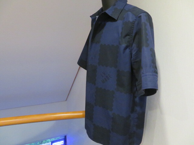  ルイヴィトン　半袖シャツ　Mサイズ　ニゴ　コラボ Giant Damier ダミエ　ロゴプリント　新品購入后數(shù)回使用のみ　