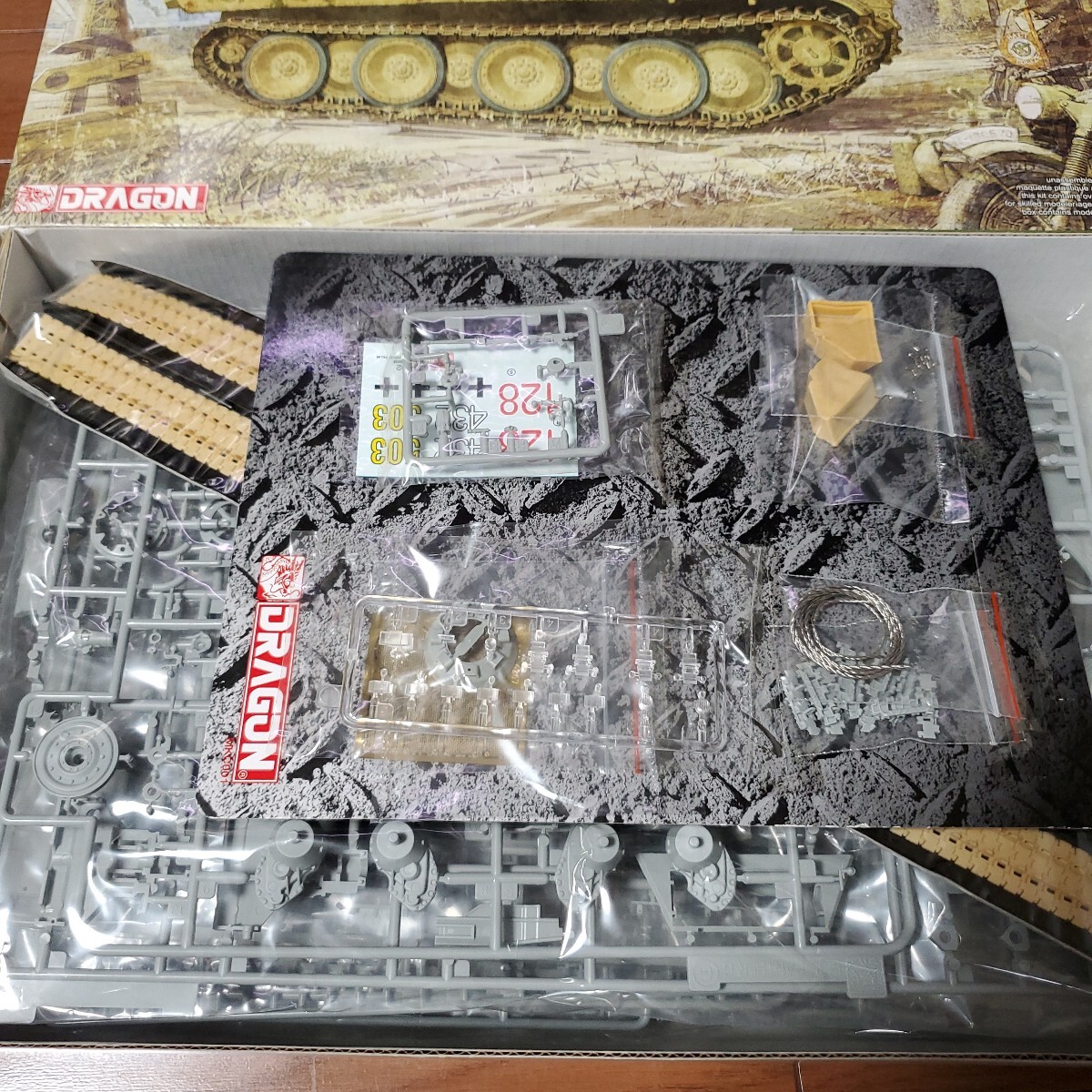 DRAGON Dragon 6384 1/35 *39-*45SERIES Sd.Kfz.171 Panther G w/Zimmerit Pantah -G type w/tsimelito покрытие 