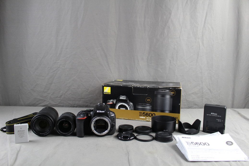 【C】Nikon D5600 + AF-P DX NIKKOR 70-300mm F4.5-6.3G ED VR + 18-55mm f/3.5-5.6G VR ダブルズームキット ニコン 元箱付き 3061957
