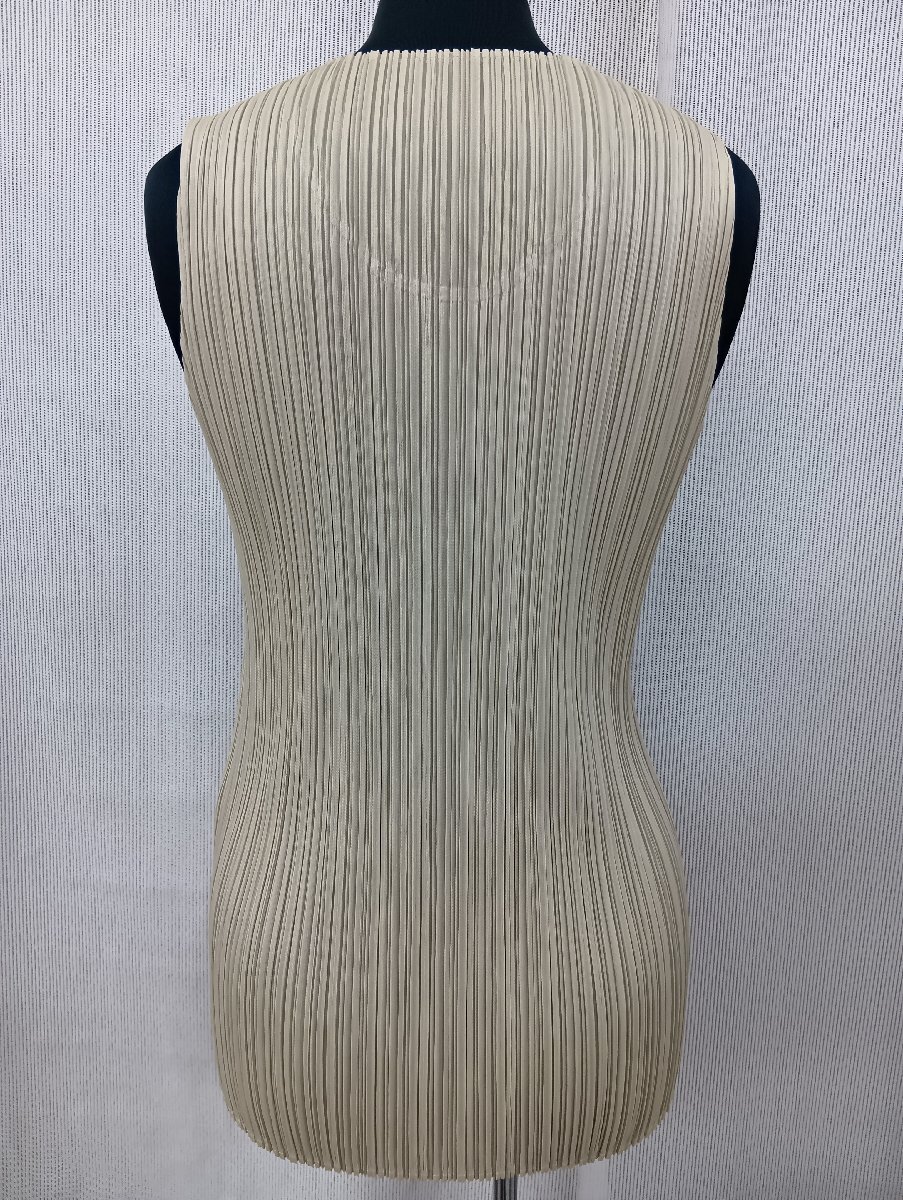 【送料無料】プリーツプリーズ　イッセイミヤケ　PLEATS PLEASE ノースリーブトップス サイズ3