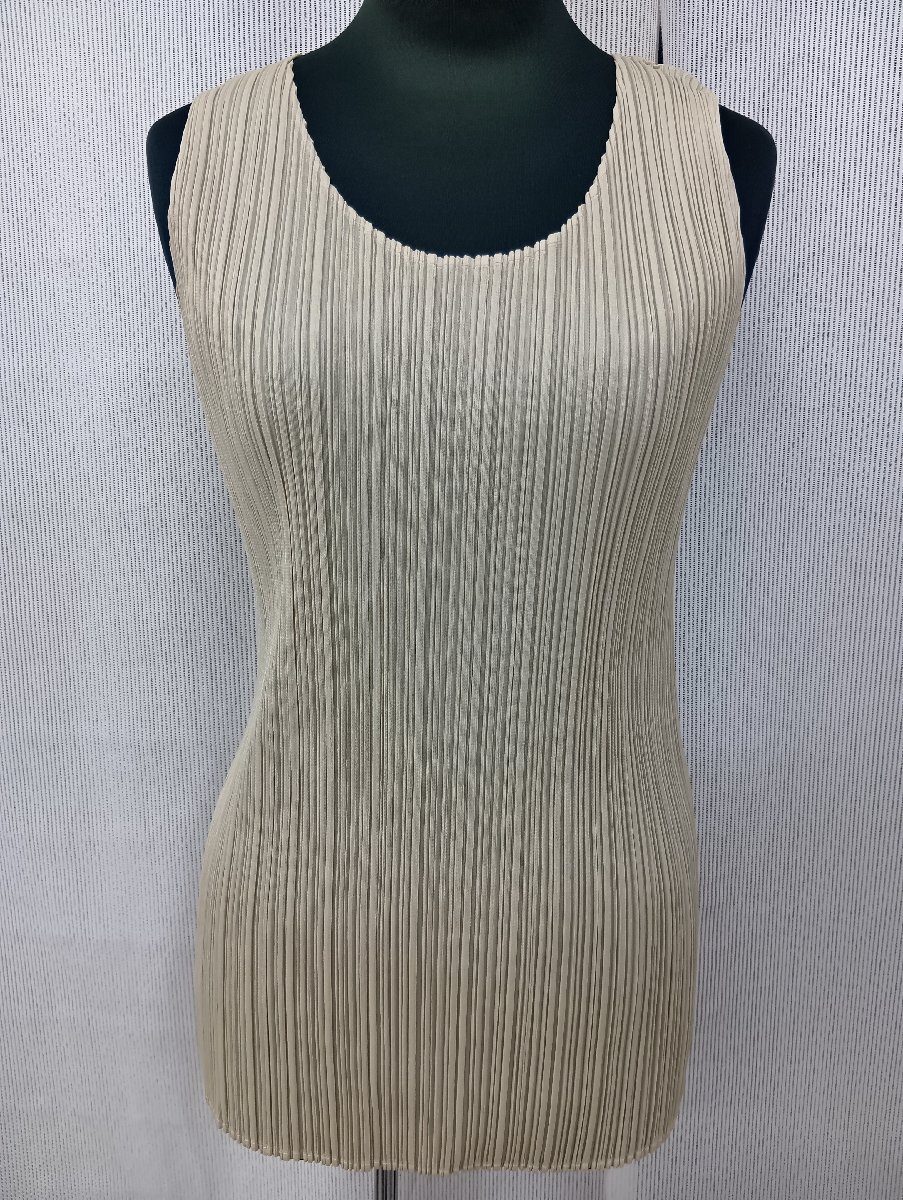 【送料無料】プリーツプリーズ　イッセイミヤケ　PLEATS PLEASE ノースリーブトップス サイズ3