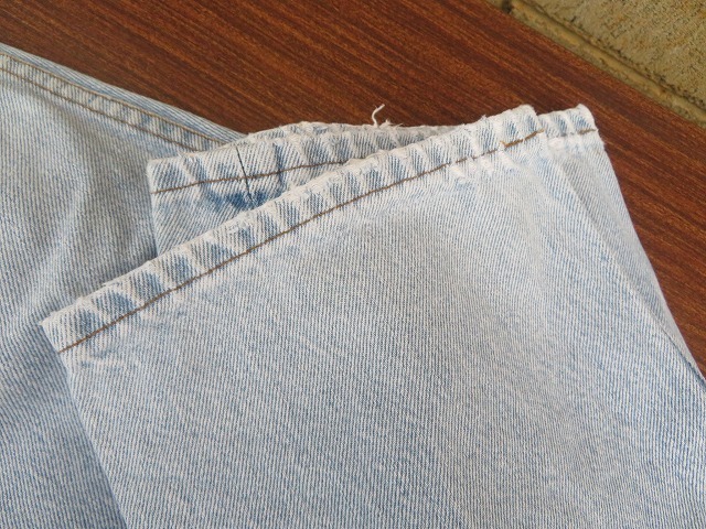 KZ☆リーバイス　Levi's レディース　デニム　ジーパン ダメージ　薄紺　ボタンフライ ◎現状品_画像2
