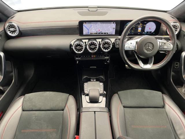 【諸費用コミ】:2022年 CLAシューティングブレーク CLA200d AMGライン