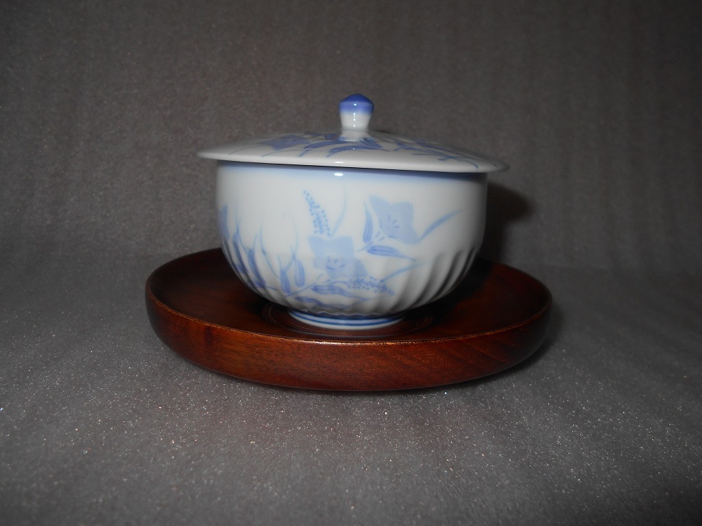 【 有田焼　未使用 】　蓋付湯呑?。笨汀〔柰小。泵丁?　茶器　湯呑