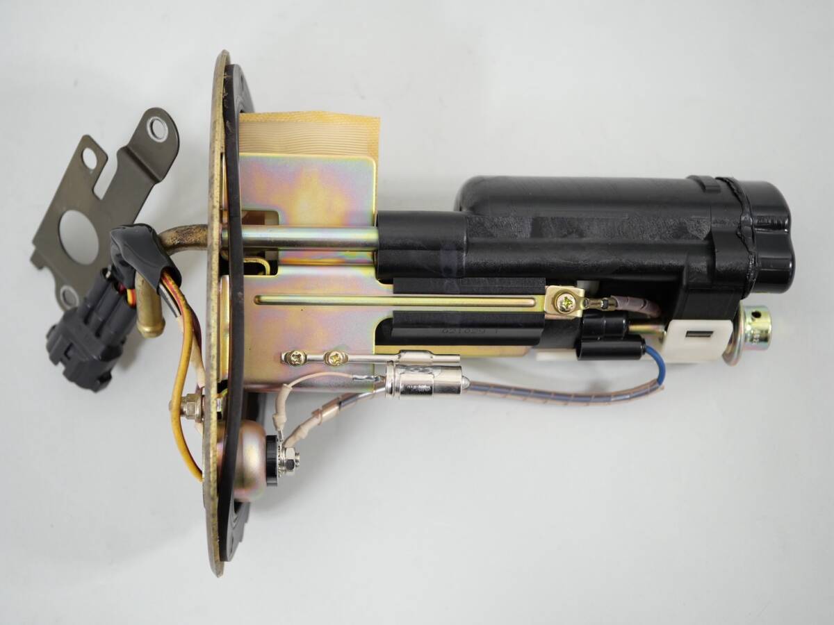 c13 美品! カワサキ 純正 フューエルポンプ ZX-12R ZXT20B kawasaki ガソリンポンプ カウル フェンダー 外装_画像2