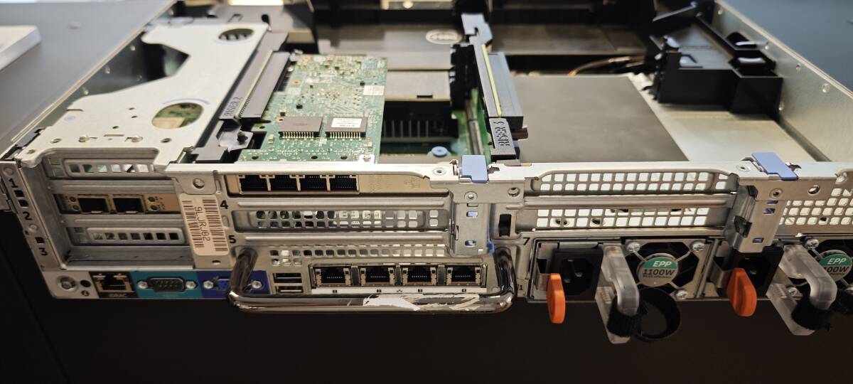 Dell R730 PowerEdge, 2x Xeon E5-2630 2.4GHz 6 Cores, 16GB, 2x300GB 10K SAS 動作確認