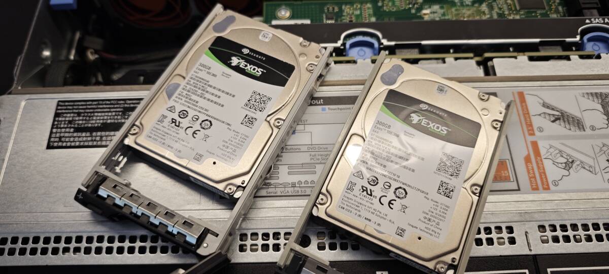 Dell R730 PowerEdge, 2x Xeon E5-2630 2.4GHz 6 Cores, 16GB, 2x300GB 10K SAS 動作確認
