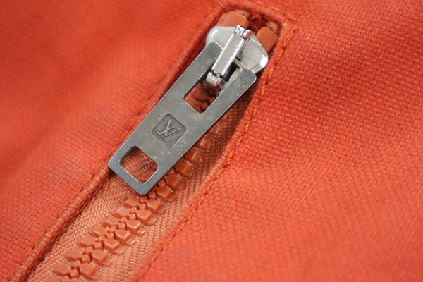 LOUIS VUITTON * Duck земля горная парка orange размер 46 ( капот место хранения ) LV Logo жакет полупальто сделано в Италии Louis Vuitton *ZZ1