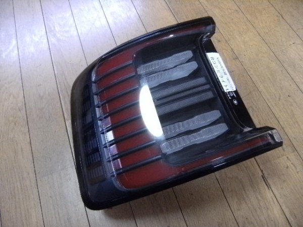  с новой машины VOLVO Volvo EX30 задние фонари LED левая сторона очень красивый товар 