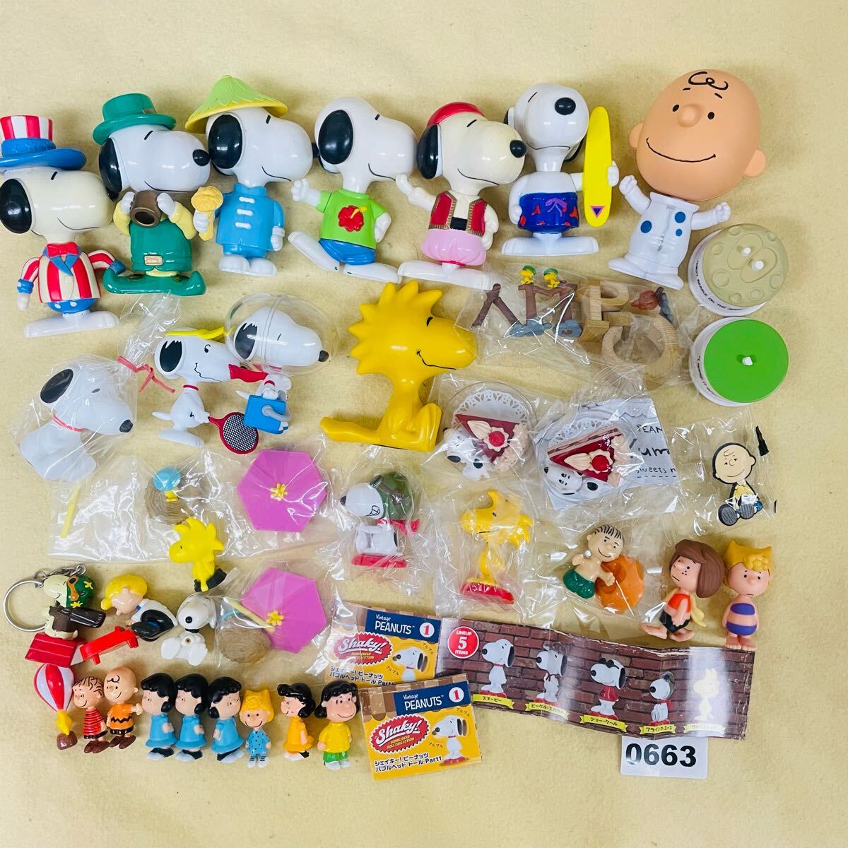 663 スヌーピー SNOOPY フィギュア グッズ ソフビ ガチャ マスコット　ハッピーセット　他　まとめ