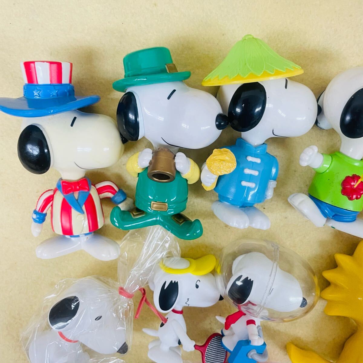 663 スヌーピー SNOOPY フィギュア グッズ ソフビ ガチャ マスコット　ハッピーセット　他　まとめ