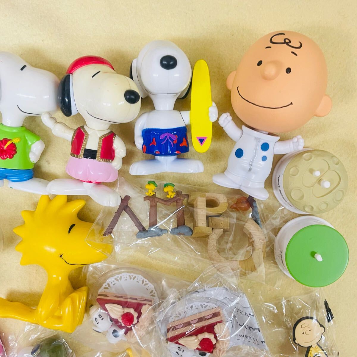 663 スヌーピー SNOOPY フィギュア グッズ ソフビ ガチャ マスコット　ハッピーセット　他　まとめ
