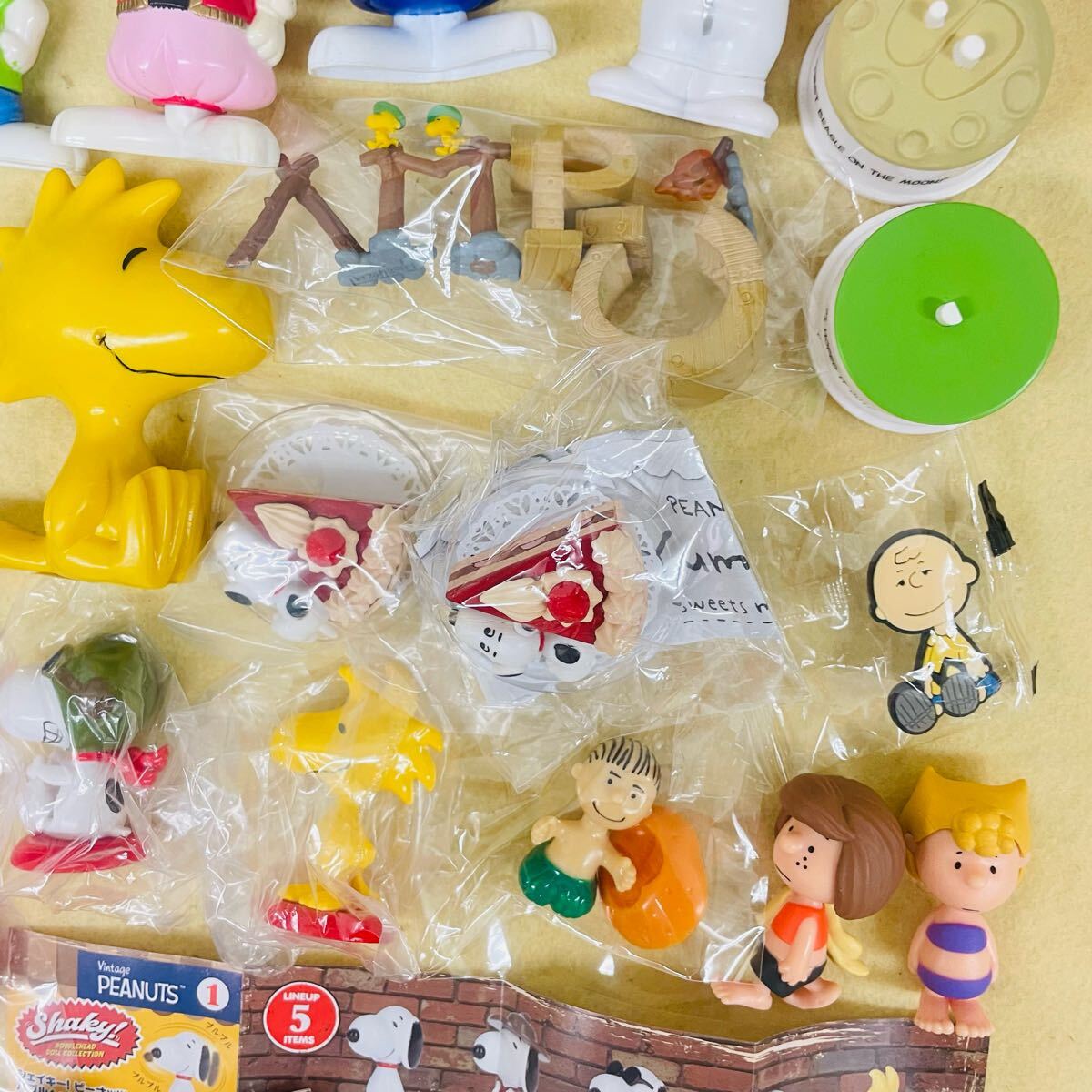 663 スヌーピー SNOOPY フィギュア グッズ ソフビ ガチャ マスコット　ハッピーセット　他　まとめ