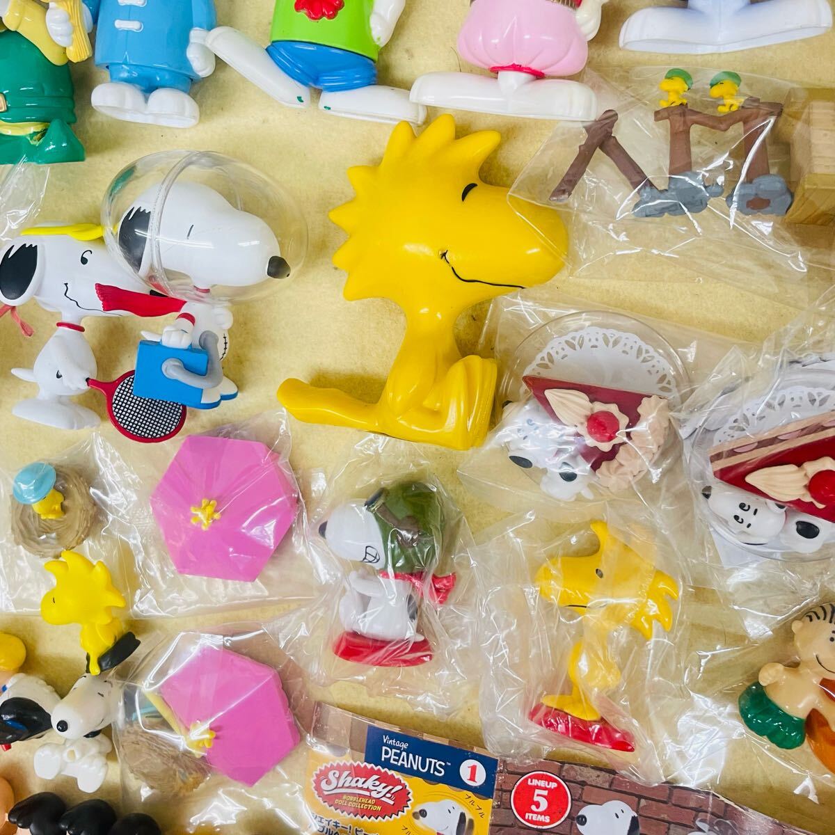 663 スヌーピー SNOOPY フィギュア グッズ ソフビ ガチャ マスコット　ハッピーセット　他　まとめ