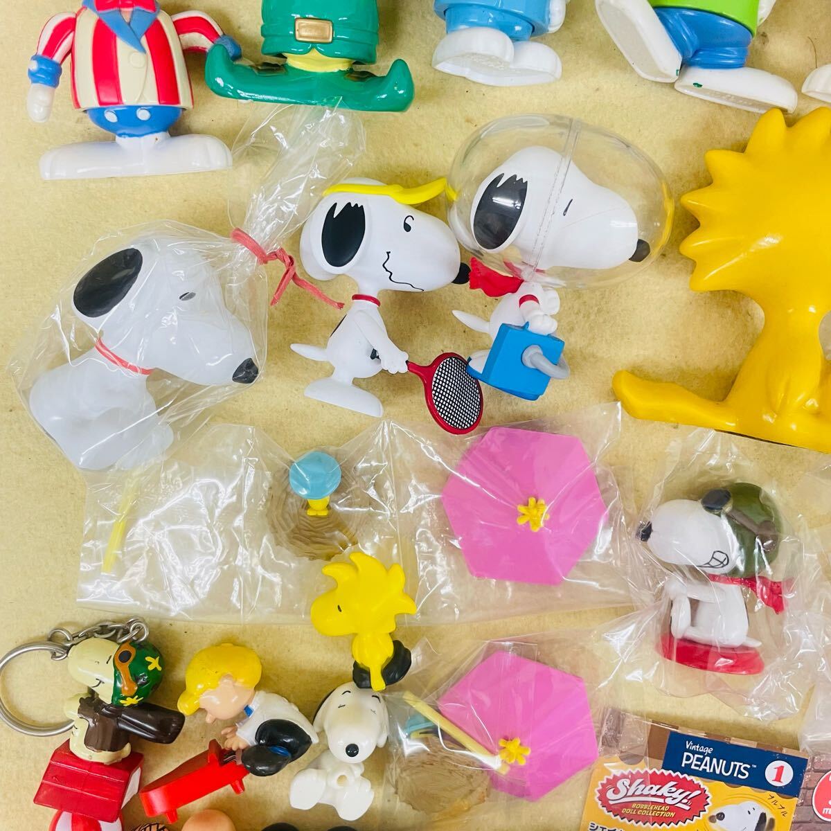 663 スヌーピー SNOOPY フィギュア グッズ ソフビ ガチャ マスコット　ハッピーセット　他　まとめ