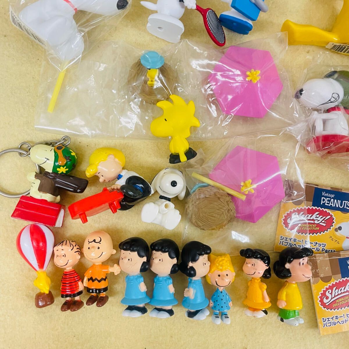 663 スヌーピー SNOOPY フィギュア グッズ ソフビ ガチャ マスコット　ハッピーセット　他　まとめ