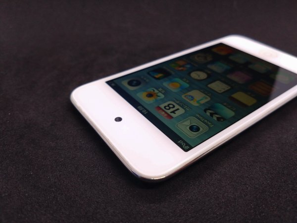 【新品バッテリー交換済?初期化済み?送料無(wú)料】iPod touch 第4世代 32GB ホワイト A1367/MD058J 管理番號(hào):4-P9RGH