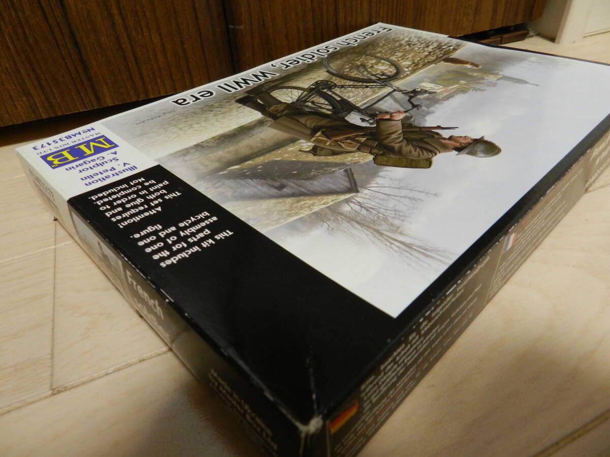 1|35 French soldier, WWⅡ( Франция .& велосипед искусство гравировки детали имеется ) <MASTER BOX>