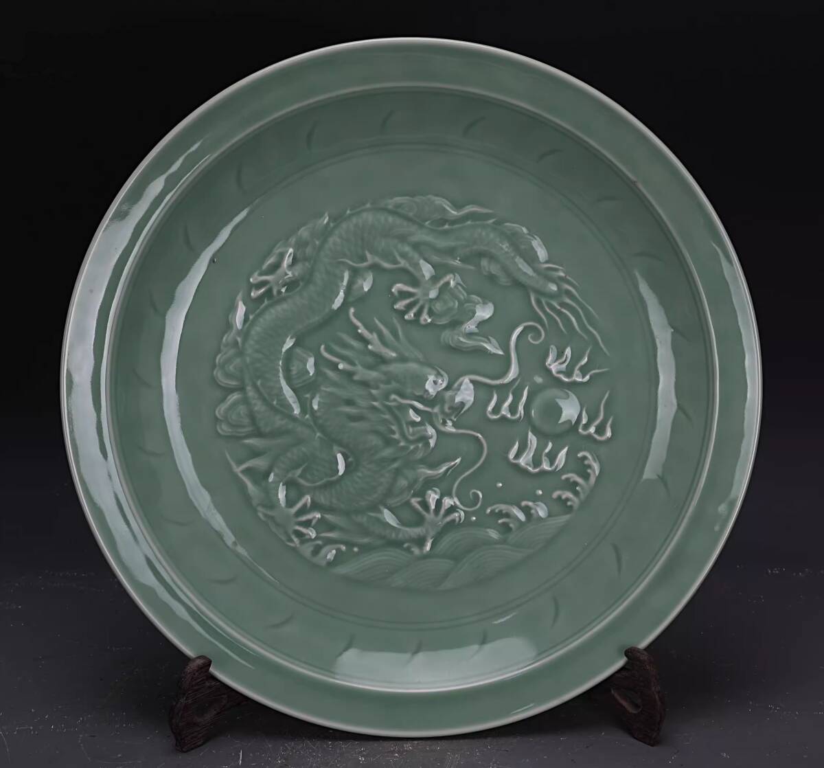 CN001■中国古玩 唐物 宋時代 龍泉窯青磁刻海水龍紋盤 時代物 極上品■高さ8cm・直径40.3cm■_画像10