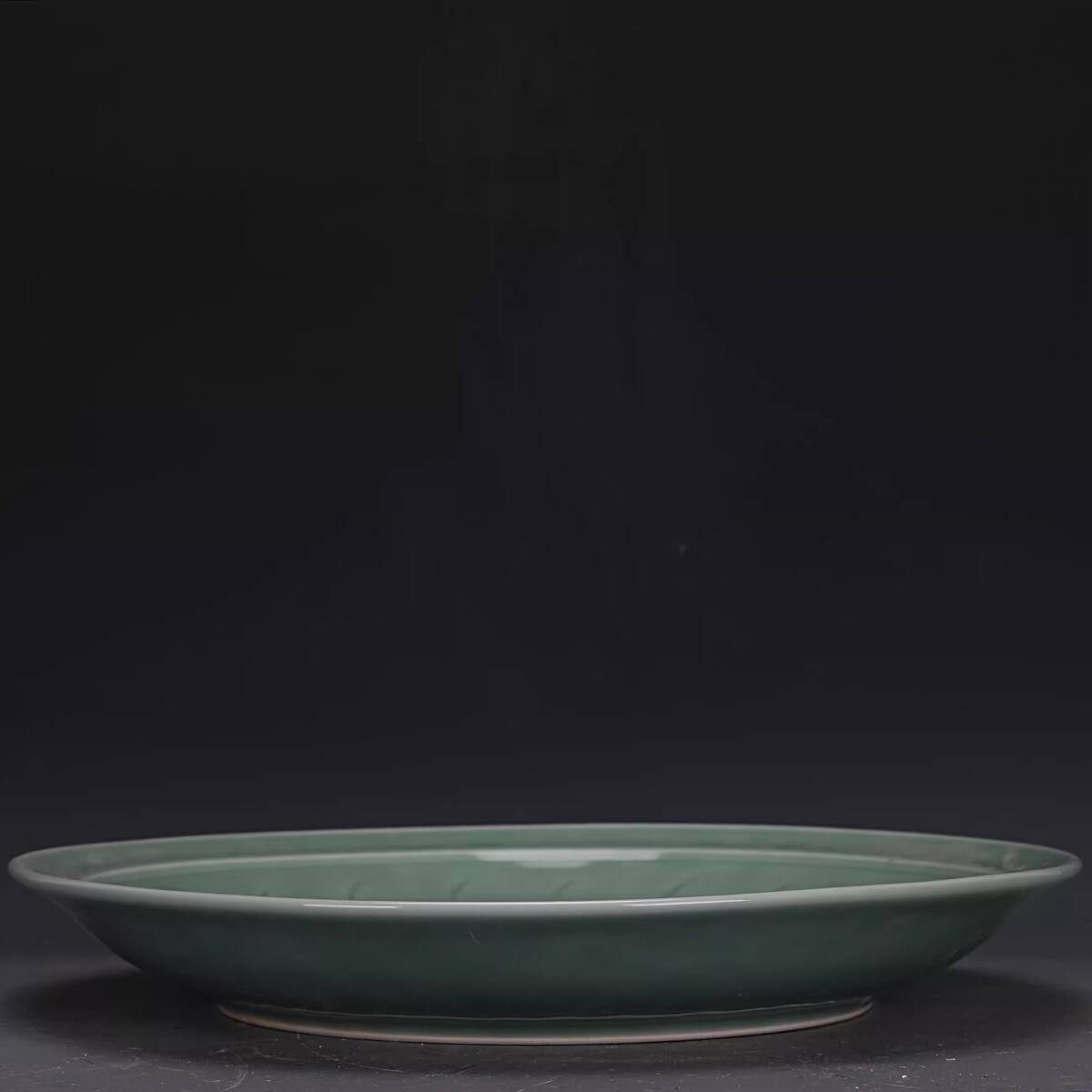 CN001■中国古玩 唐物 宋時代 龍泉窯青磁刻海水龍紋盤 時代物 極上品■高さ8cm・直径40.3cm■_画像2