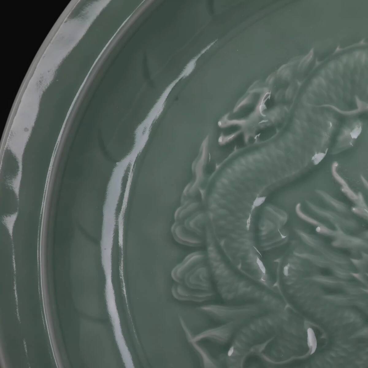 CN001■中国古玩 唐物 宋時代 龍泉窯青磁刻海水龍紋盤 時代物 極上品■高さ8cm・直径40.3cm■_画像6