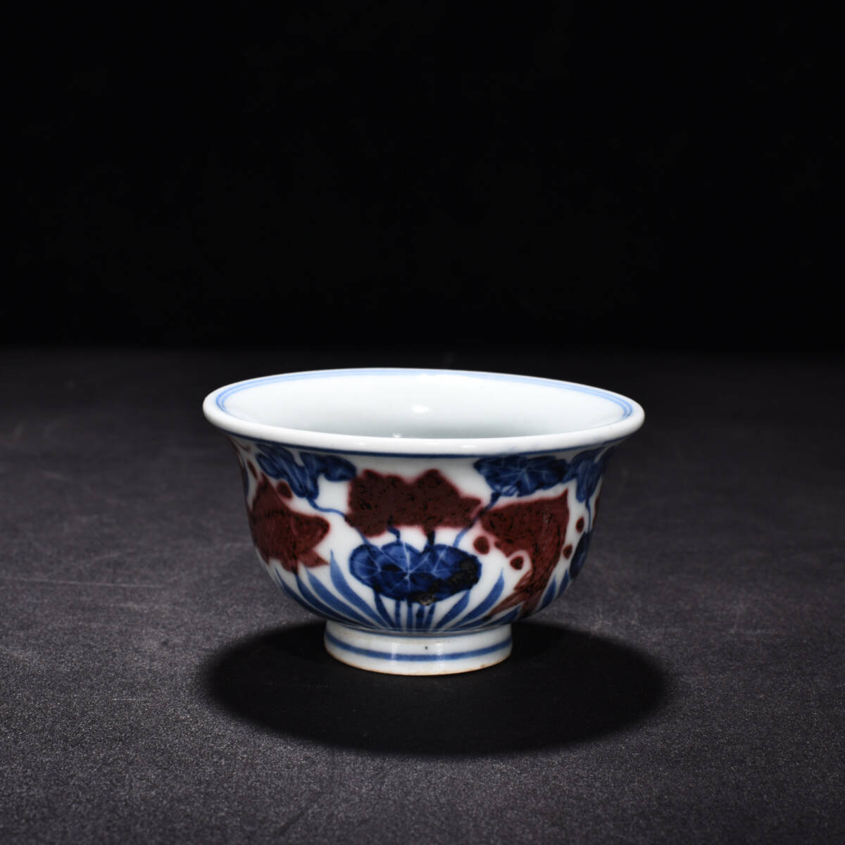 TB217■中国古玩 唐物 明宣徳 青花釉里紅魚藻紋圧手杯 時代物 極上品■高さ5.2cm・直径9.2cm■_画像2