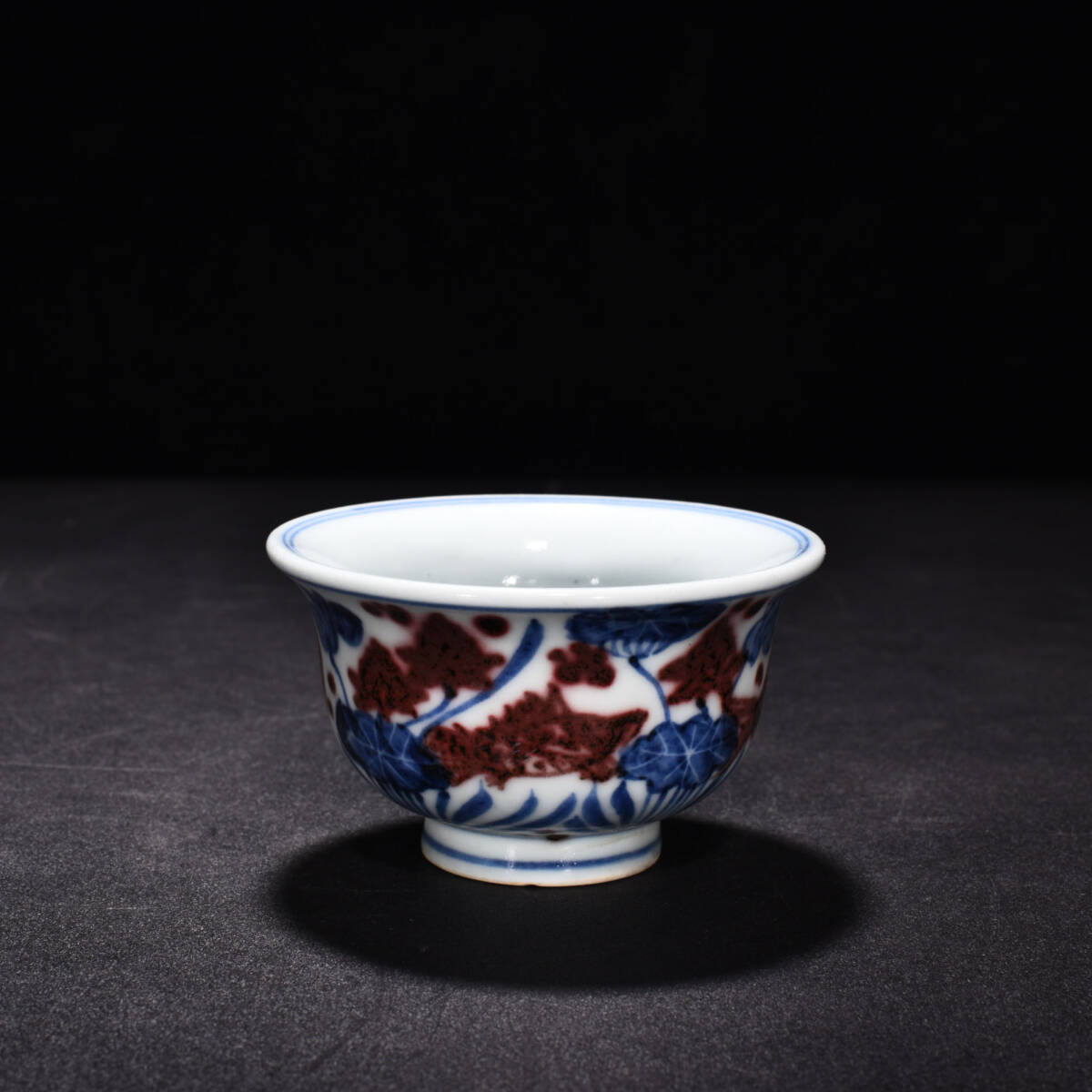 TB217■中国古玩 唐物 明宣徳 青花釉里紅魚藻紋圧手杯 時代物 極上品■高さ5.2cm・直径9.2cm■_画像3