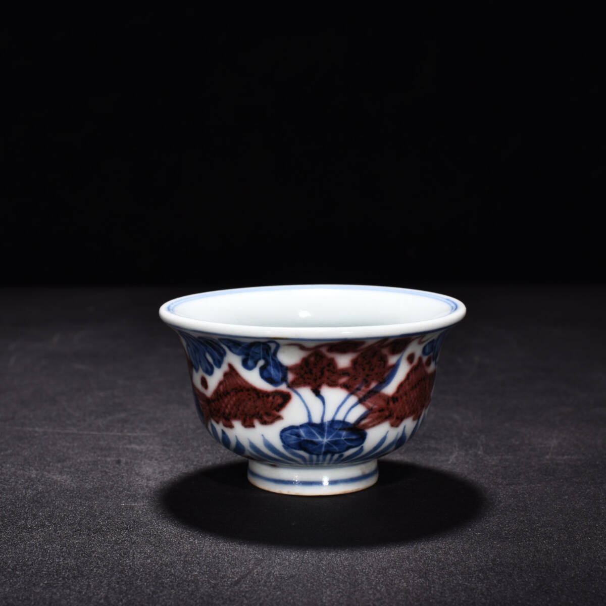 TB217■中国古玩 唐物 明宣徳 青花釉里紅魚藻紋圧手杯 時代物 極上品■高さ5.2cm・直径9.2cm■_画像4