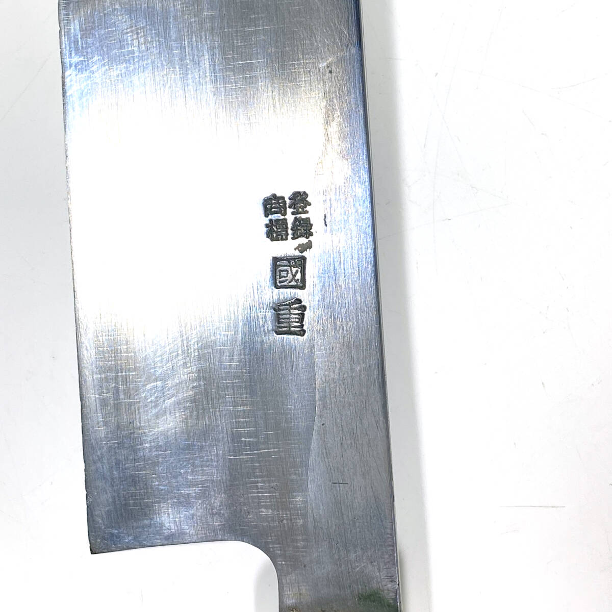 H011 天六 本家國重 菜切包丁 少し厚めの包丁です サイズ / (約) 刃渡 : 170mm 全長 : 320mm 現(xiàn)狀保管品