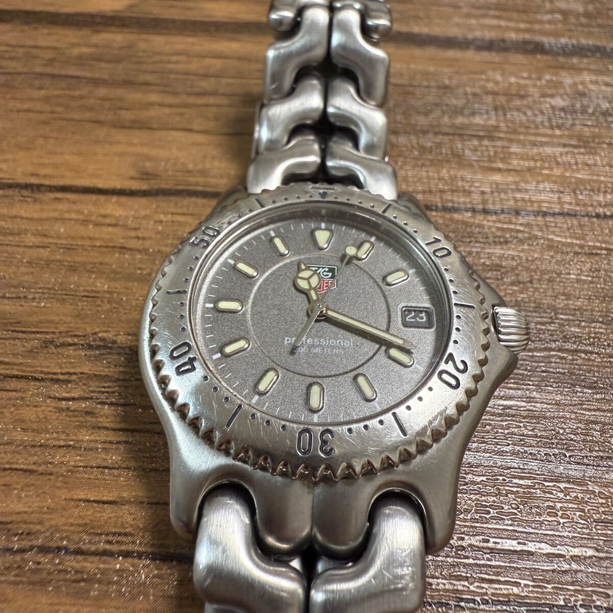  TAG Heuer наручные часы б/у батарейка . уже сразу порванный. кварц Professional быстрое решение бесплатная доставка 