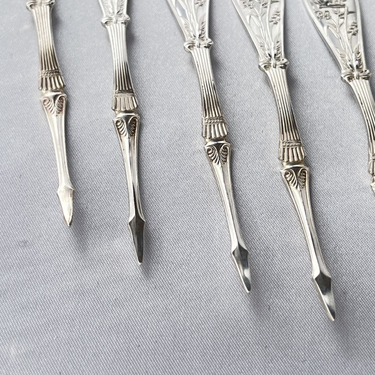 【リスのレリーフ】ナッツピック / フルーツピック 6本　くるみ割り リスのレリーフ】ナッツピック / フルーツピック 6本【シルバー