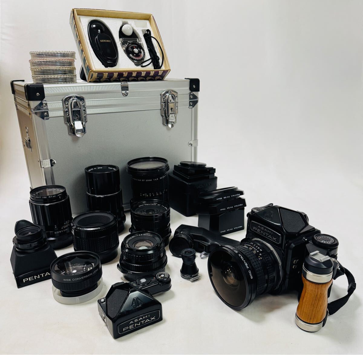 * прекрасный товар ASAHI PENTAX 67 средний размер камера /FISH-EYE 35mm/45mm/90mm/120mm/135mm/200mm/55-100mm/ aluminium кейс и т.п. принадлежности большое количество / 617-4/291399