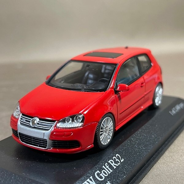 ZB986●【 MINICHAMPS 1/43 フォルクスワーゲン ゴルフ R32 レッド 】 ミニカー / ミニチャンプス