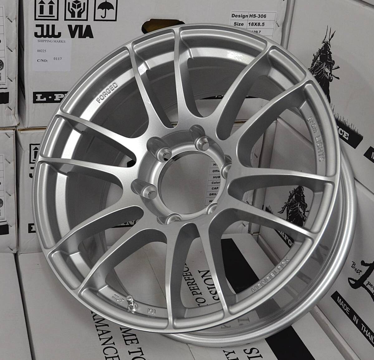 SAMURAI WHEELS (HS 306) ・ ハイエース ・ ※カスタム※ ・ 18インチ R18 18x8.5J +25 ( 6h 139.7 / ハブ径 110 ) 新品 4本セット 4本価格_画像2