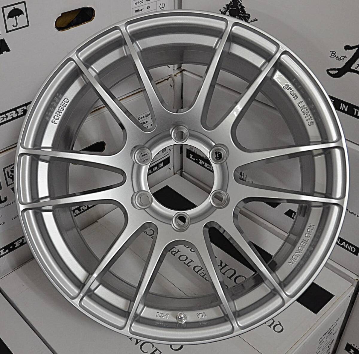 SAMURAI WHEELS (HS 306) ・ ハイエース ・ ※カスタム※ ・ 18インチ R18 18x8.5J +25 ( 6h 139.7 / ハブ径 110 ) 新品 4本セット 4本価格_画像7