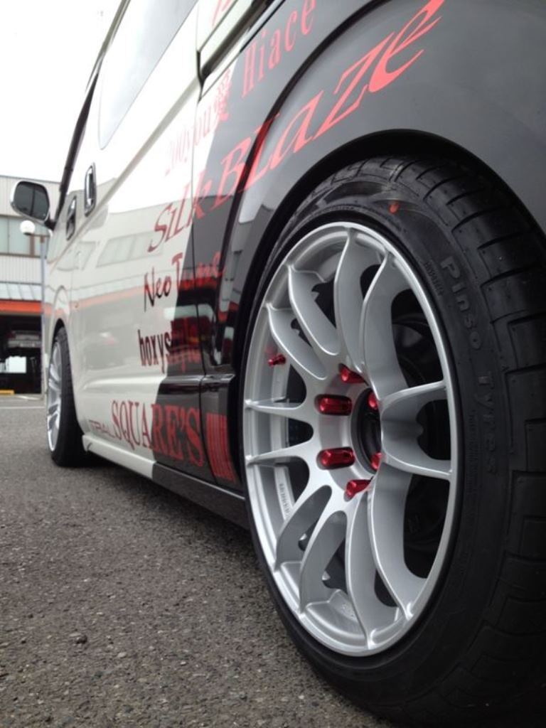 SAMURAI WHEELS (HS 306) ・ ハイエース ・ ※カスタム※ ・ 18インチ R18 18x8.5J +25 ( 6h 139.7 / ハブ径 110 ) 新品 4本セット 4本価格_画像1