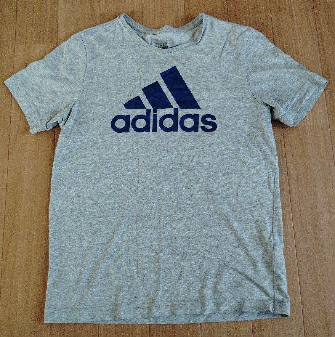 ★adidas 半袖Tシャツ　サイズ160