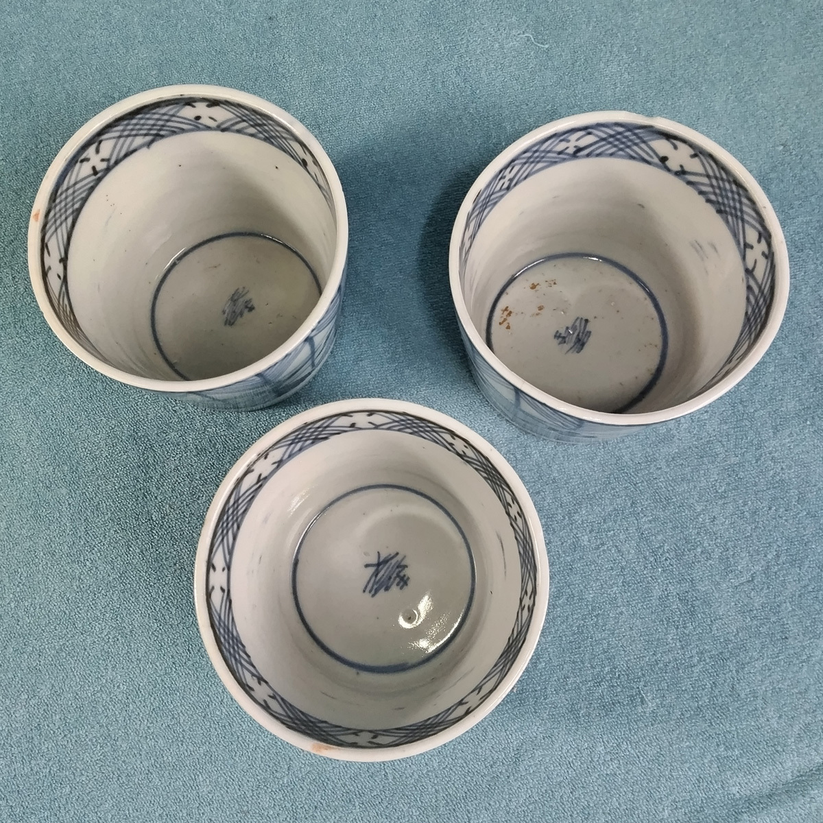 激安の 染付 HS】11【古伊万里 蕎麦猪口 四弁花 市松宝繋ぎ文 湯呑 向付 工芸品
