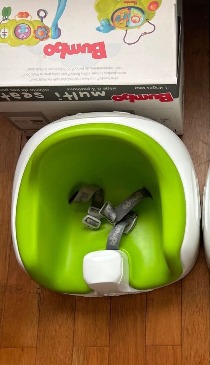 ◆BUMBO バンボ◆グリーン イス固定ベルト 背面収納テーブル付き 座面脫著高さ2段階調(diào)整可能 ベビーチェア