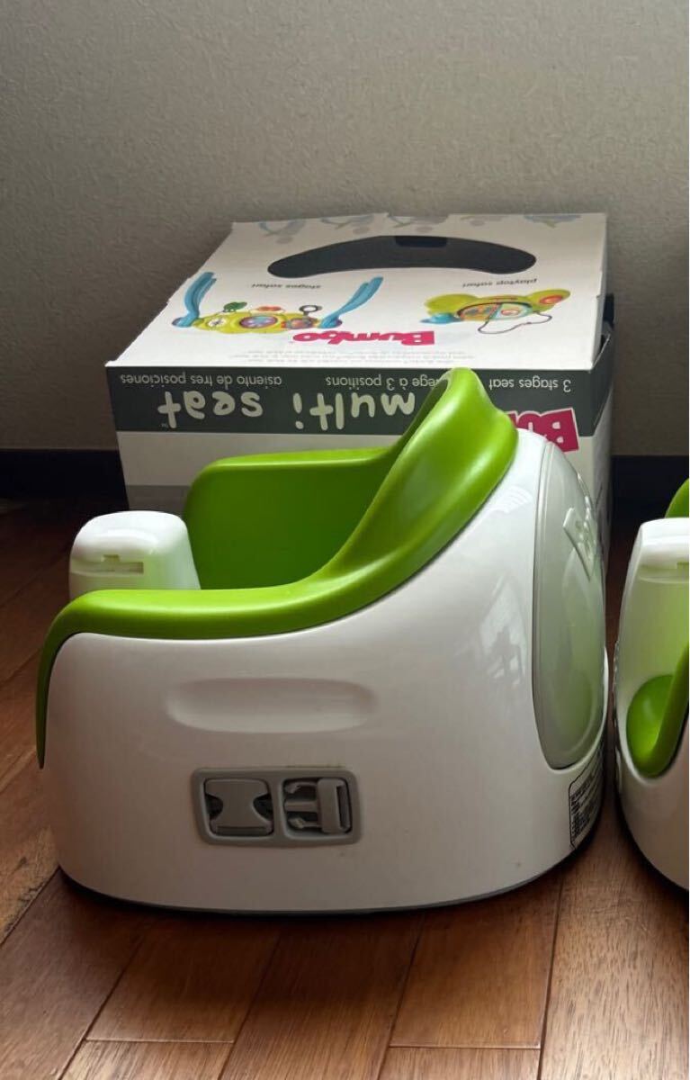 ◆BUMBO バンボ◆グリーン イス固定ベルト 背面収納テーブル付き 座面脫著高さ2段階調(diào)整可能 ベビーチェア