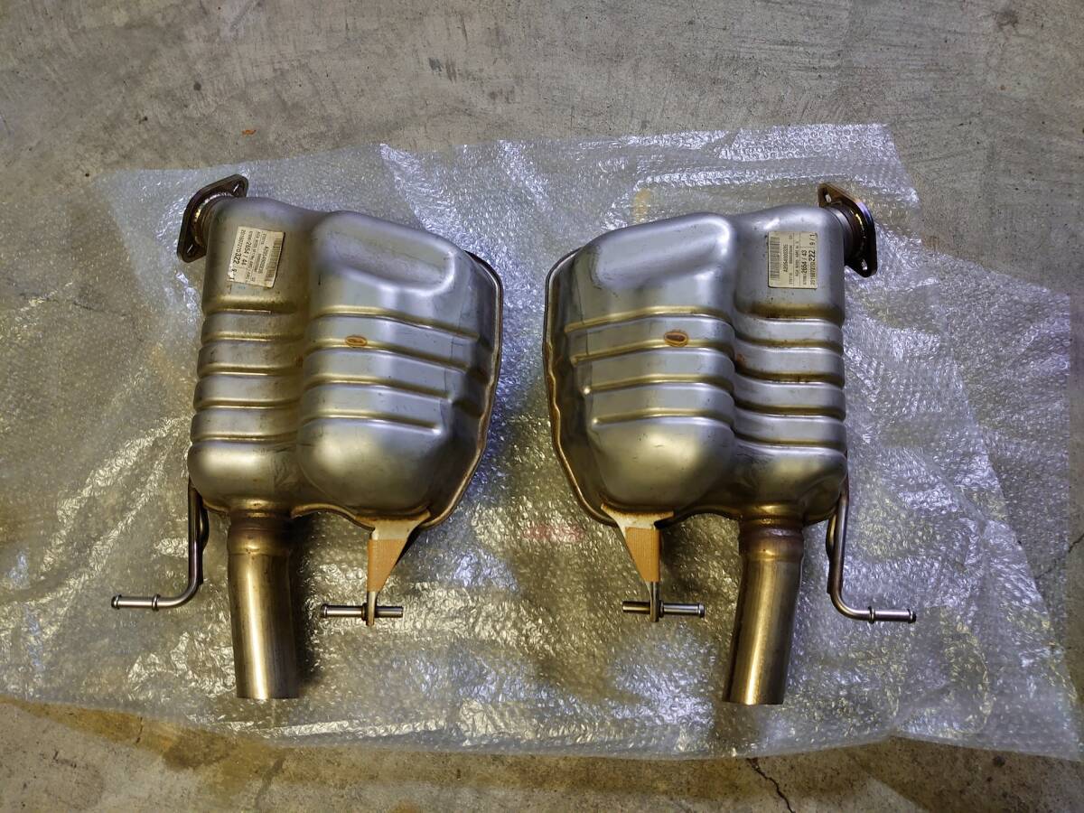 ●メルセデスAMG●W205/C63ワゴン前期●純正マフラー●左右セット品_画像2