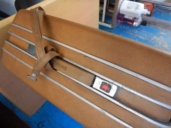  Showa. багажник чемодан 040901 Samsonite 996 чай цвет Brown 65X50D22( внутренний диаметр 39X47X18)CM SAMSONITE ключ есть на фото было использовано 