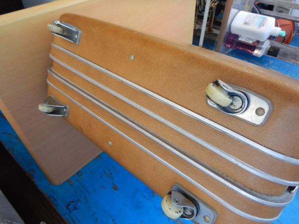  Showa. багажник чемодан 040901 Samsonite 996 чай цвет Brown 65X50D22( внутренний диаметр 39X47X18)CM SAMSONITE ключ есть на фото было использовано 